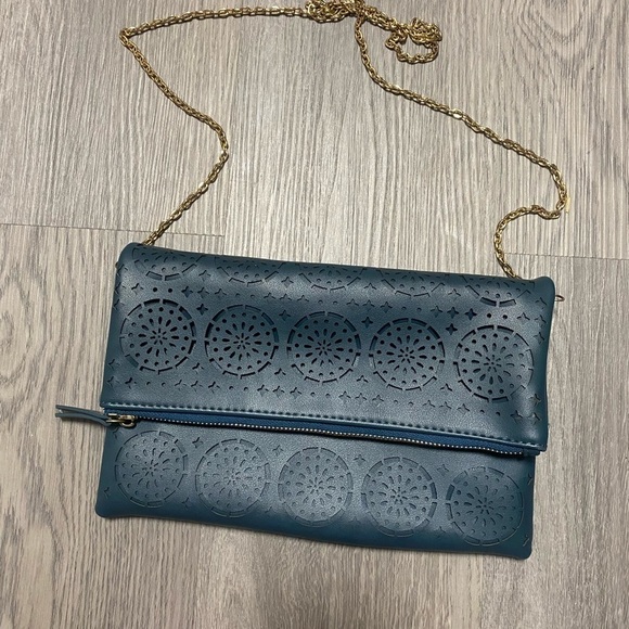 Blue chain purse/clutch detailed faux leather - Picture 1 of 4